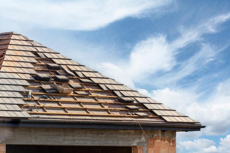 Quand envisager une rénovation de toiture à Couzeix ?